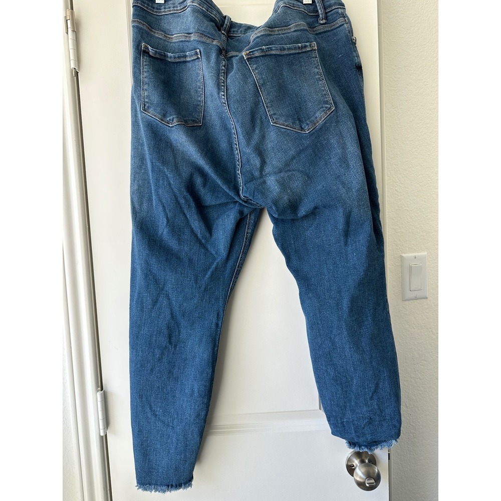 Old Navy Women's Skinny Jeans in Medium Blue Wash - Picture 7 of 7